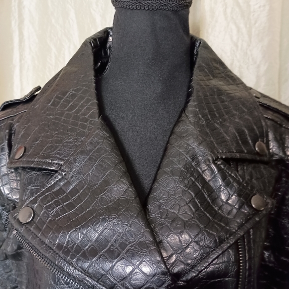 ModCloth Croc Embossed Moto Jacket XL NWT Vegan Leather Cropped - Picture 8 of 11